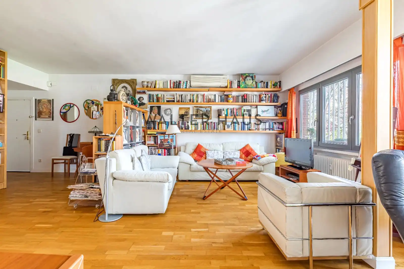 Living room of Flat for sale in Madrid  with Air Conditioner, Heating and Storage room