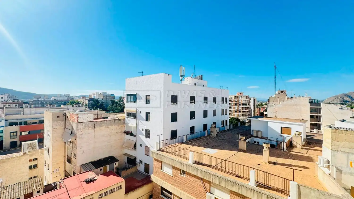 Vista exterior de Pis en venda en Orihuela amb Terrassa i Balcó