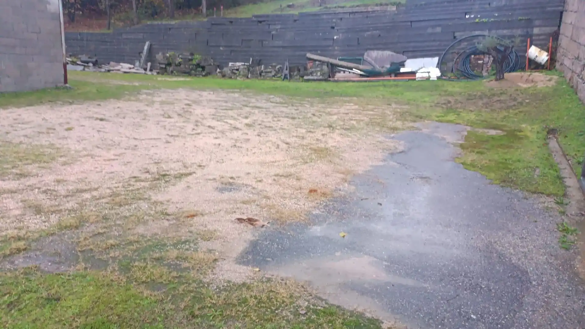 Parkplatz von Fabrikhallen zur Miete in Salceda de Caselas