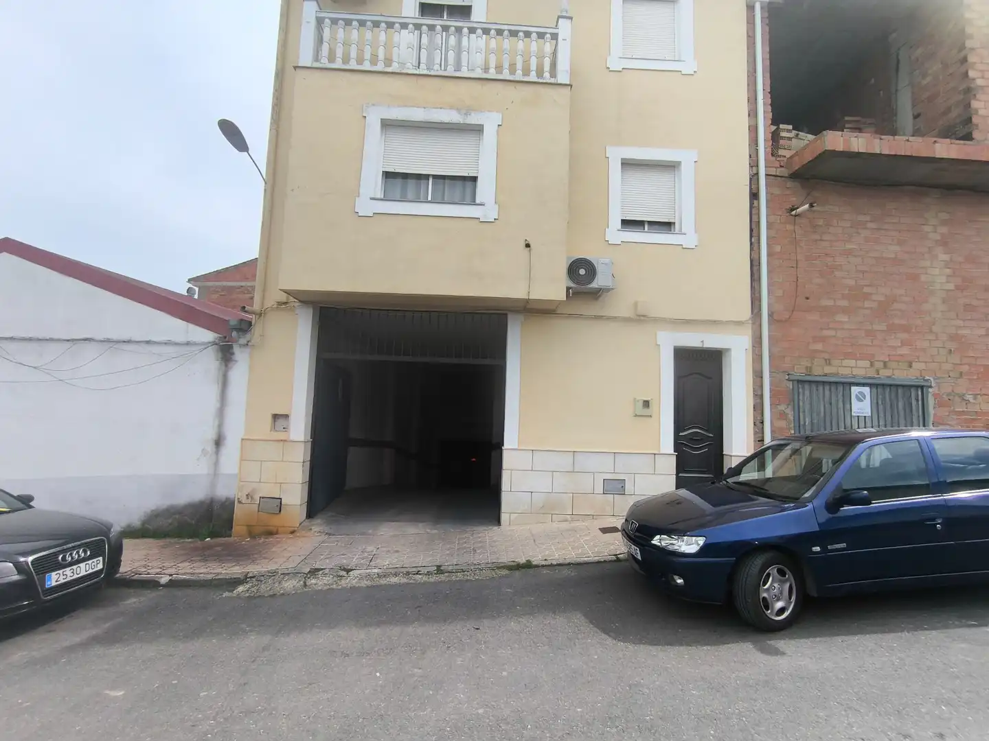 Außenansicht von Garage zum Verkauf in Mengíbar