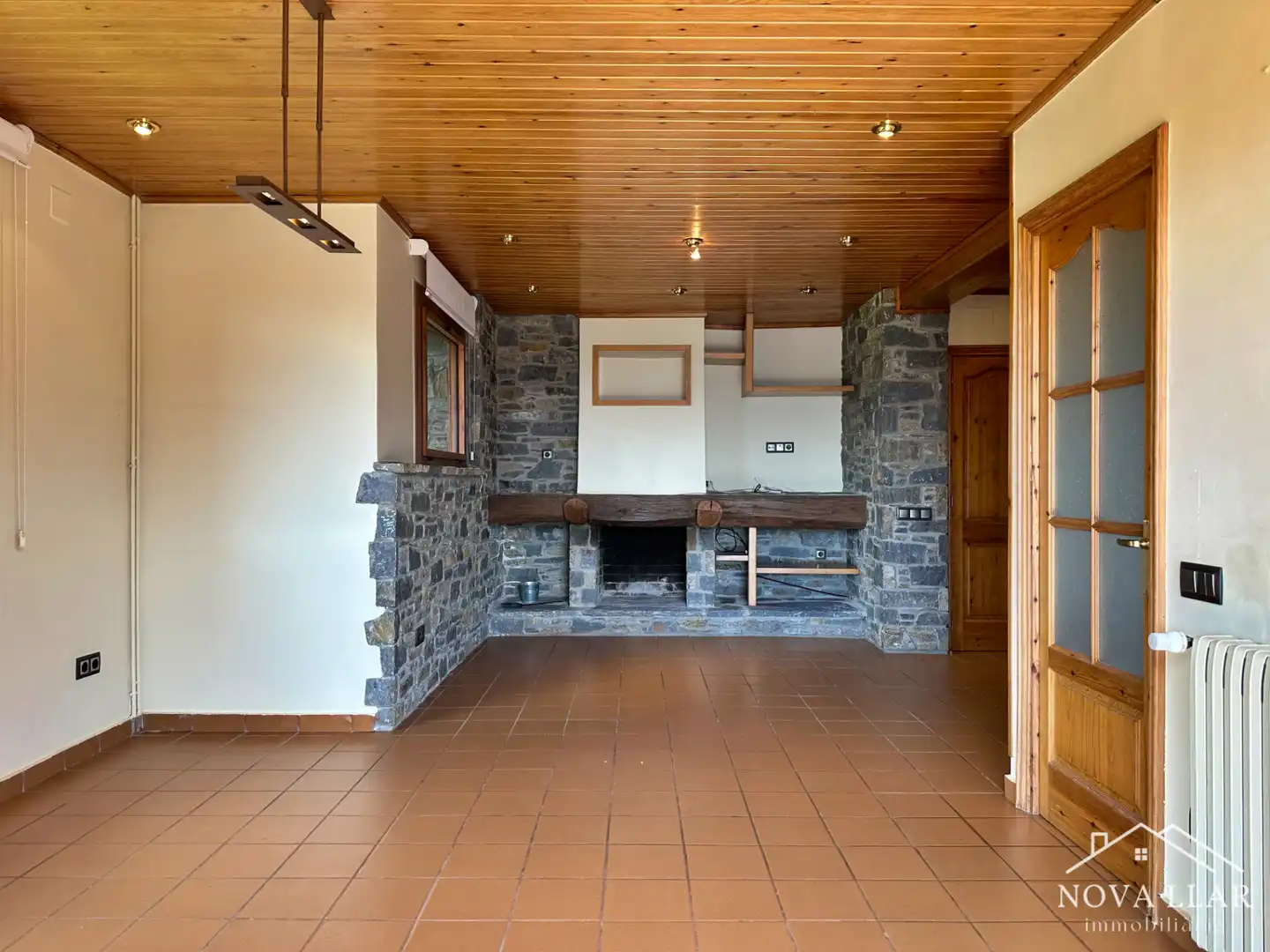 Wohnzimmer von Einfamilien-Reihenhaus zum Verkauf in Vilallonga de Ter mit Heizung, Privatgarten und Terrasse