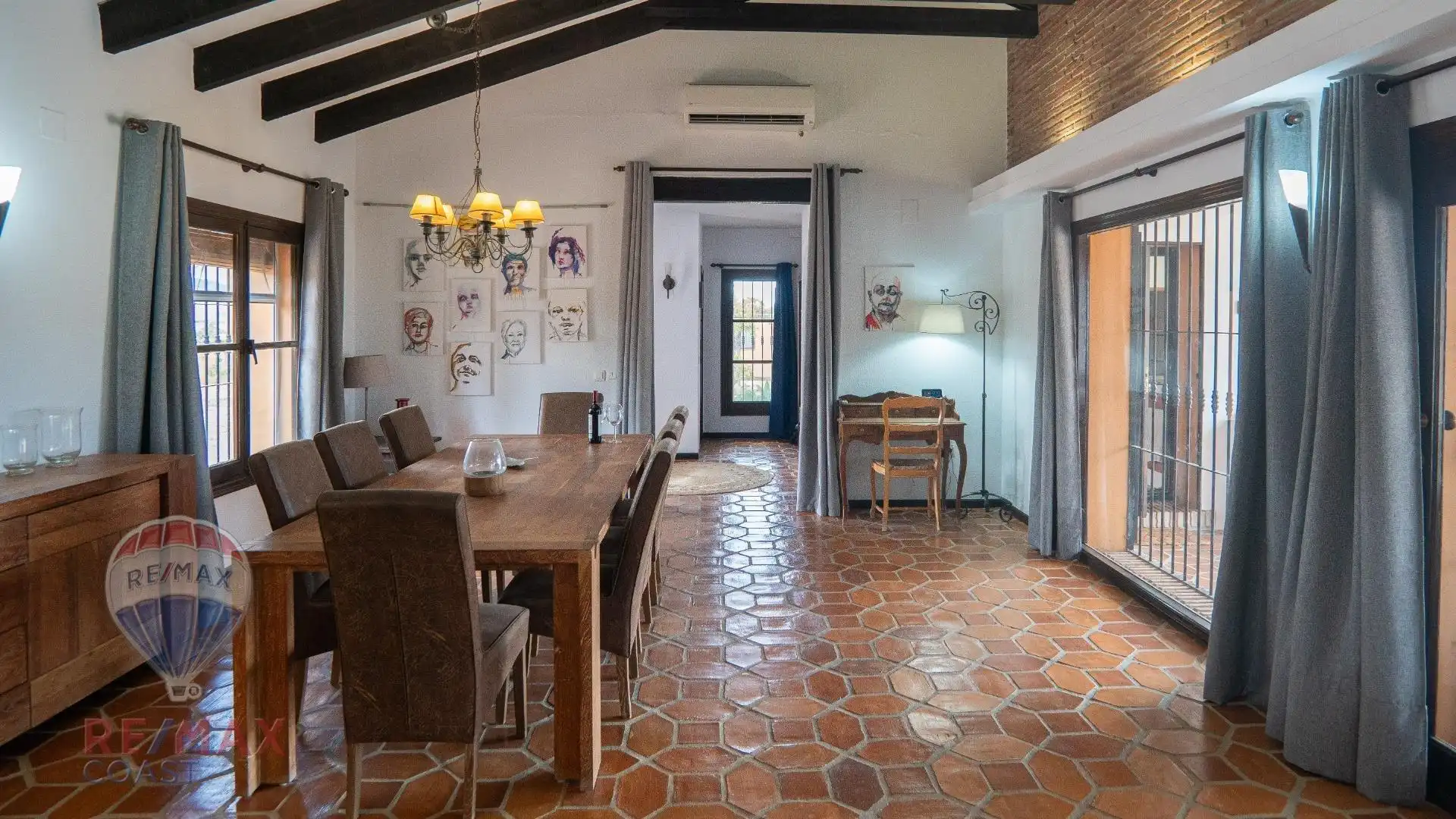 Menjador de Casa o xalet en venda en Alhaurín de la Torre amb Aire condicionat, Jardí privat i Terrassa