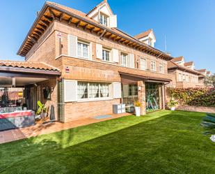 Jardí de Casa adosada en venda en Majadahonda amb Aire condicionat, Calefacció i Jardí privat