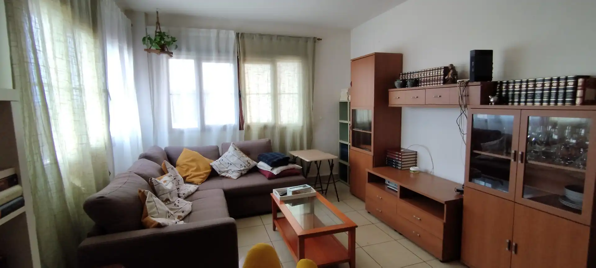Sala d'estar de Pis de lloguer en Las Palmas de Gran Canaria amb Traster, Moblat i Forn