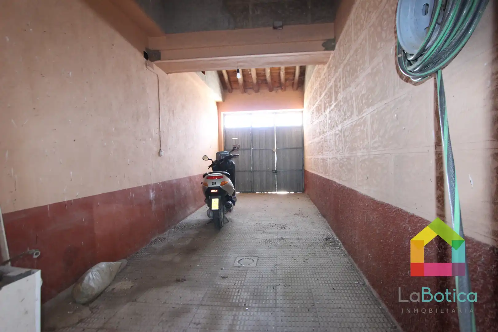 Parking of Detached homes for sale in San Martín de Montalbán  with Air Conditioner, Heating and Furnished