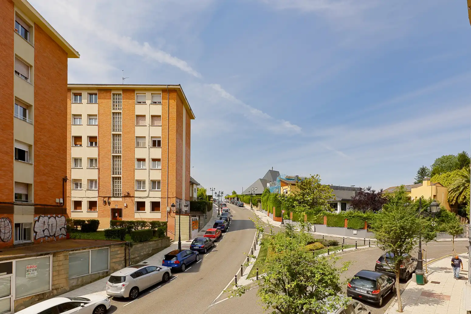 Vista exterior de Piso en venta en Oviedo  con Calefacción y Parquet