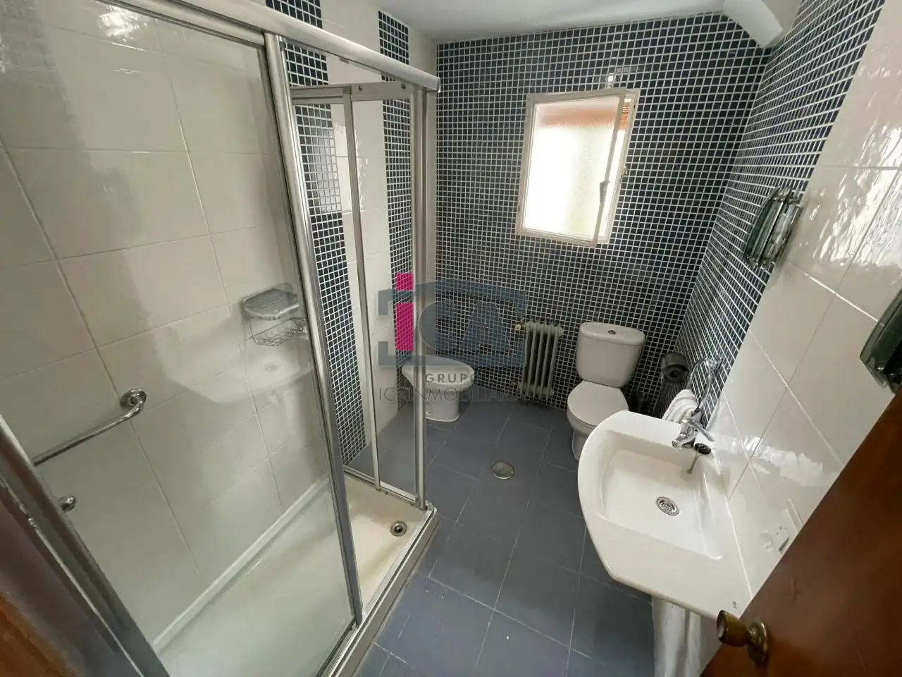 Baño de Piso en venta en Cáceres con Calefacción y Terraza