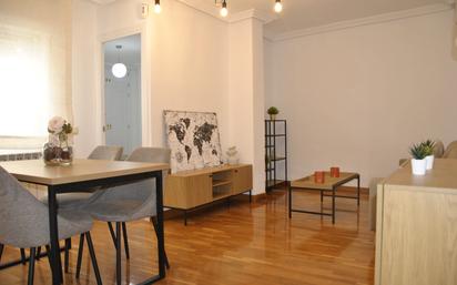 Sala d'estar de Apartament en venda en Plasencia amb Aire condicionat, Calefacció i Parquet
