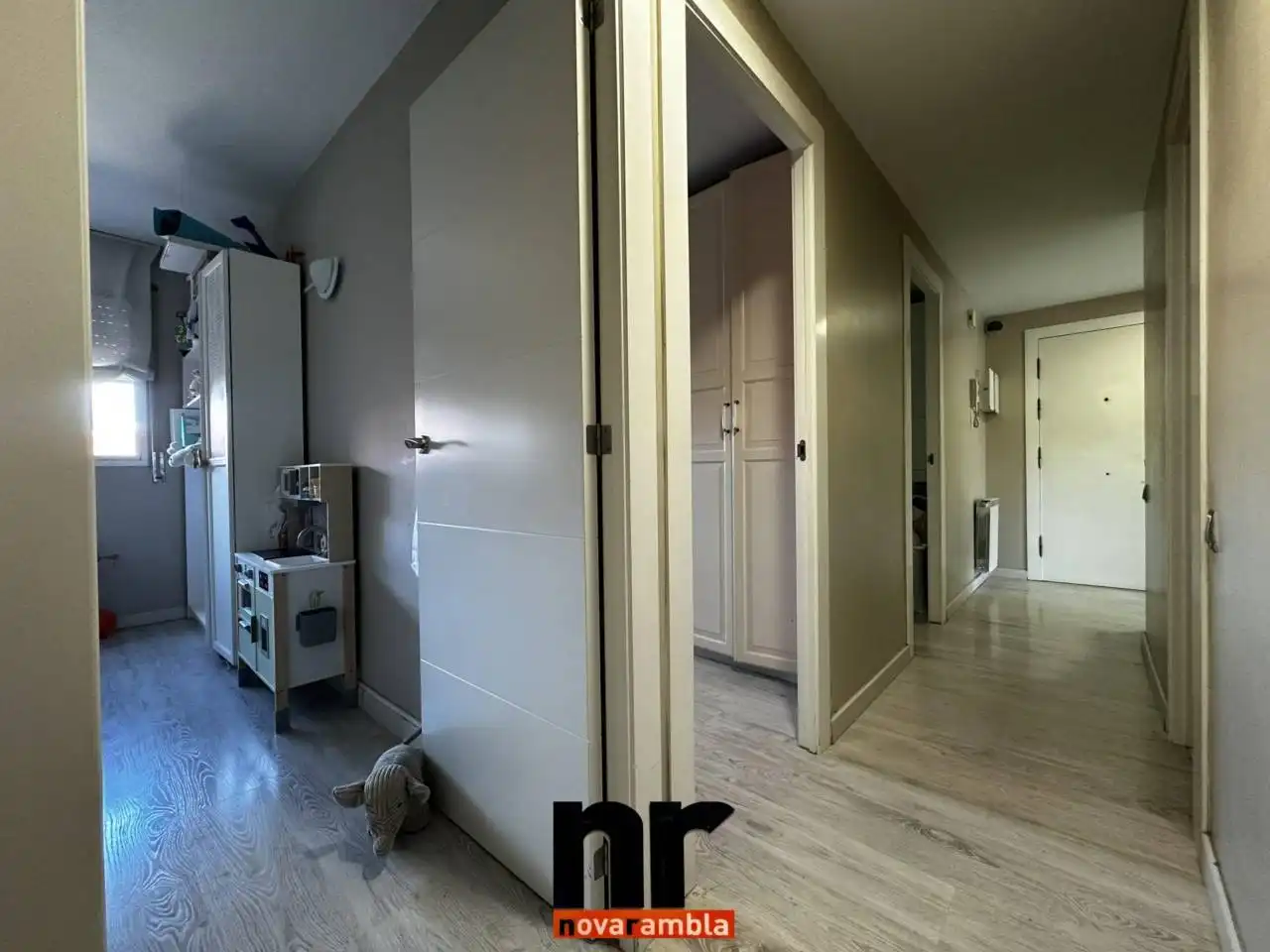 Wohnung zur Miete in Rambla Pinetons, Can Clos - Pinetons