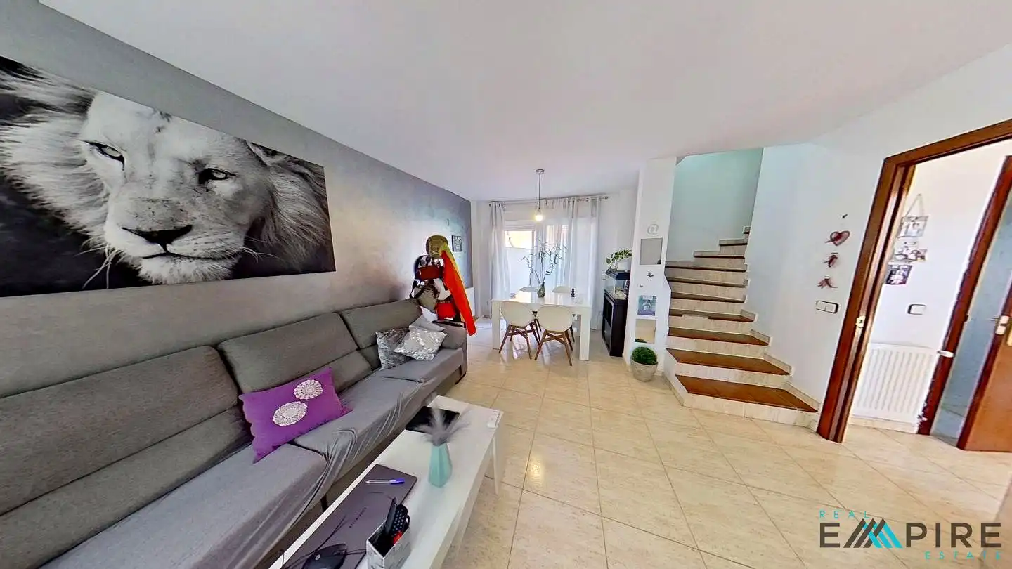 Casa aparellada amb piscina en venda a Avenida Acacias, imagen 4