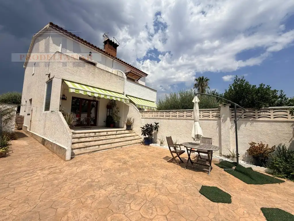 Casa bifamiliare in vendita a Calle Azalees De Les, imagen 2
