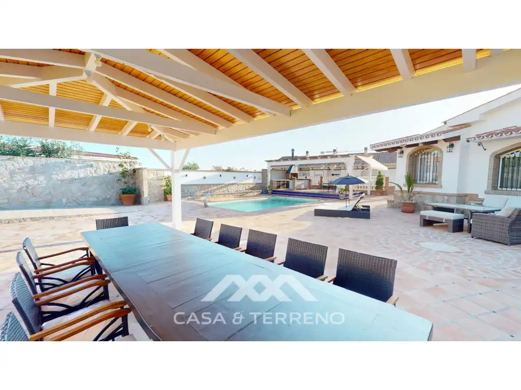 Terrassa de Casa o xalet en venda en Vélez-Málaga amb Piscina, Moblat i TV