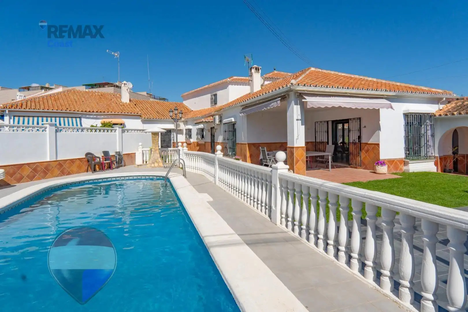 Vista exterior de Casa o xalet en venda en Rincón de la Victoria amb Aire condicionat, Jardí privat i Piscina