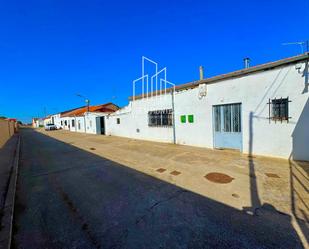 Vista exterior de Local en venda en Gomecello amb Terrassa