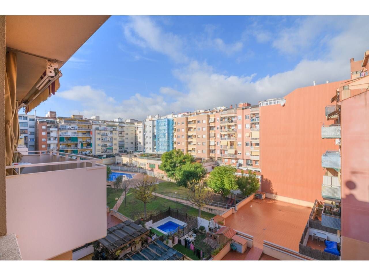 Vista exterior de Dúplex en venda en Castelldefels amb Aire condicionat, Calefacció i Parquet