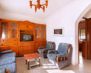 Sala d'estar de Apartament en venda en Dos Hermanas amb Alarma