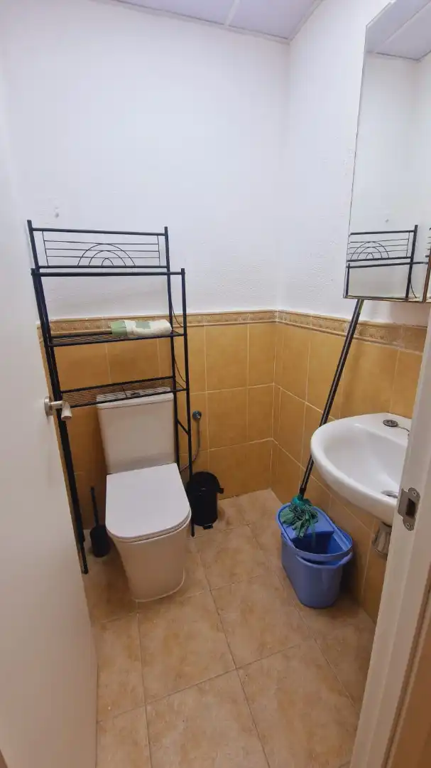 Bathroom of Flat for sale in Córdoba  with Air Conditioner, Private garden and Alarm