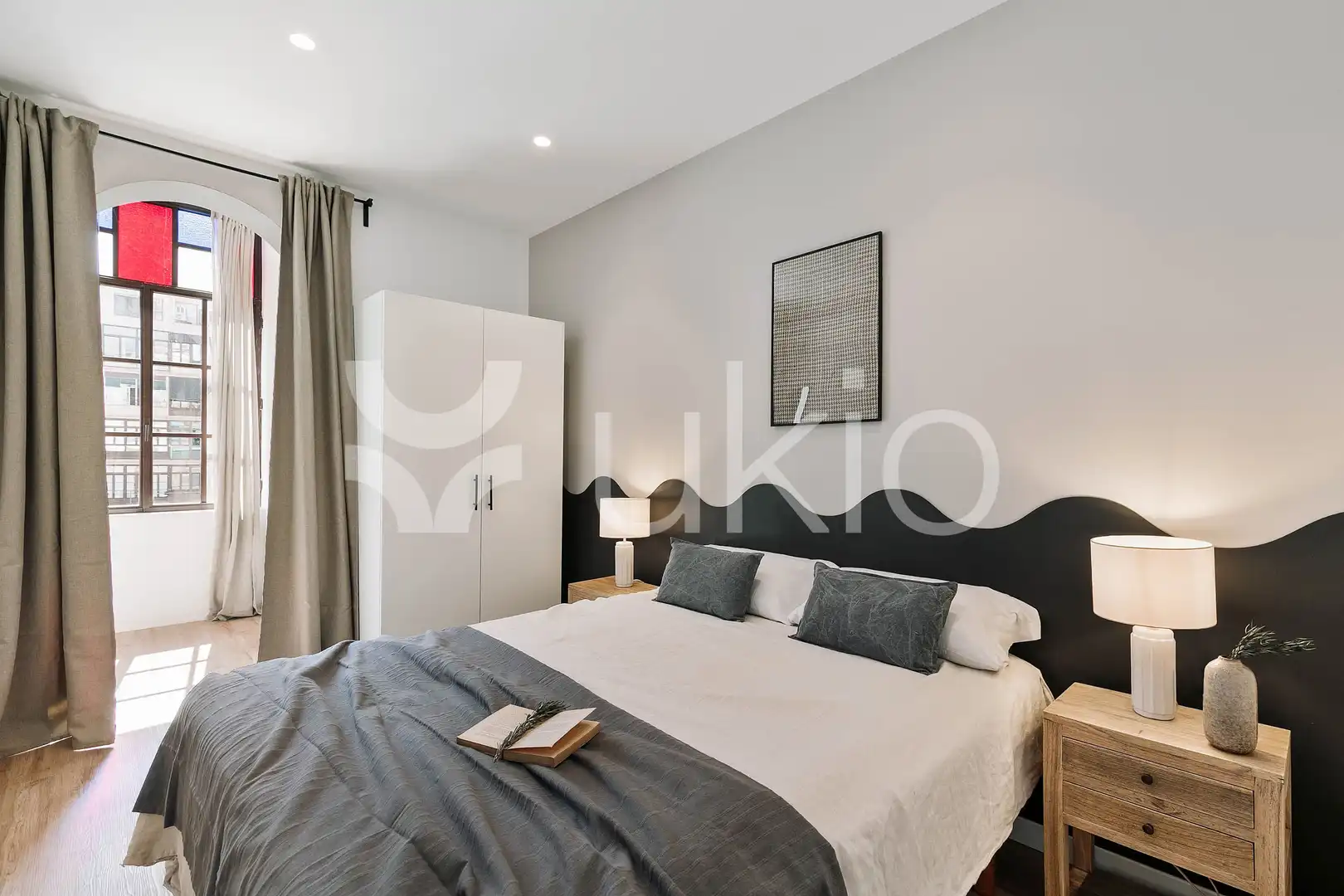 Dormitori de Apartament de lloguer en Barcelona amb Aire condicionat, Calefacció i Moblat