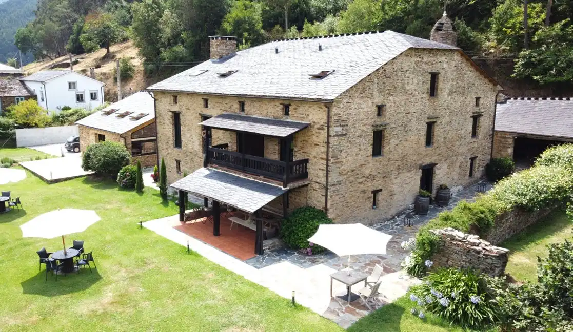 Vista exterior de Edificio en venta en San Tirso de Abres