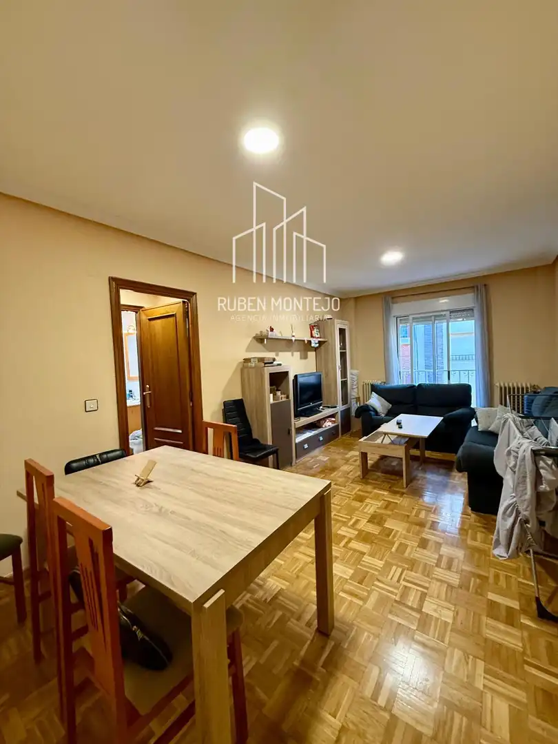 Außenansicht von Wohnung zur Miete in Salamanca mit Heizung, Parkett und Terrasse