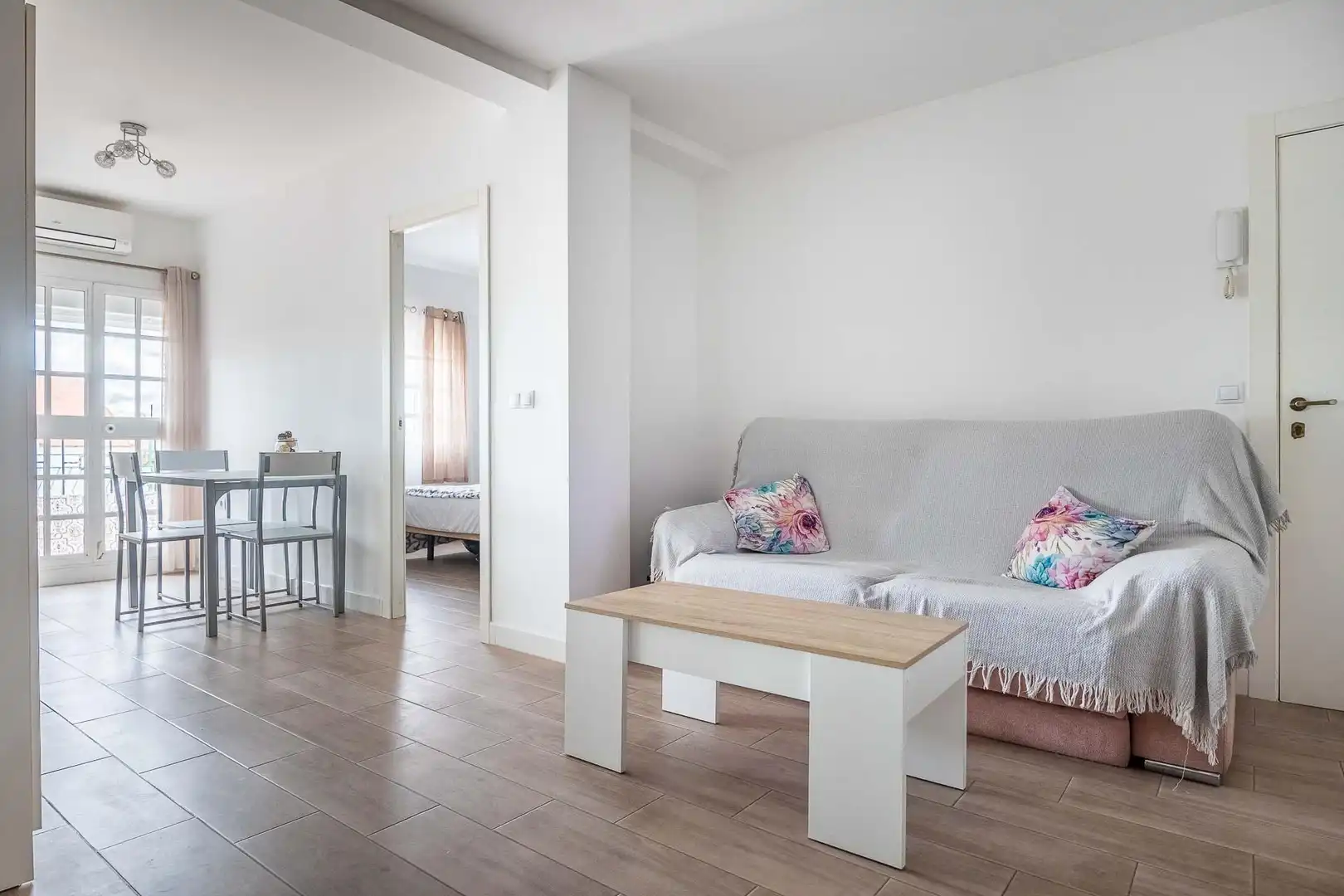 Bedroom of Flat for sale in Sevilla  with Air Conditioner, Terrace and Storage room