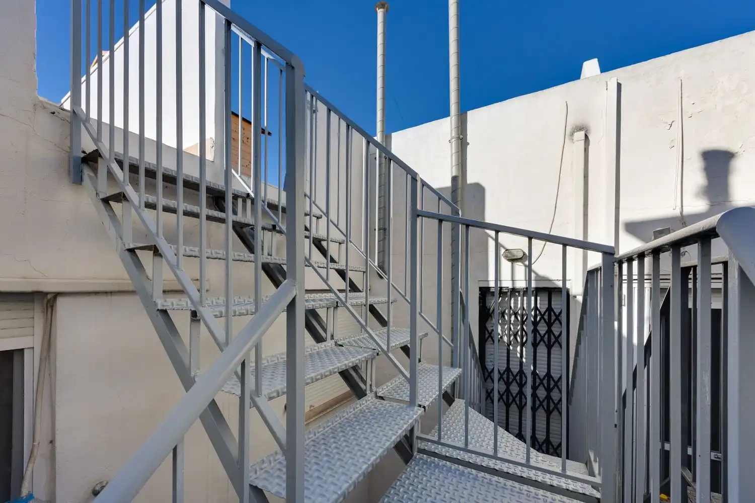Vista exterior de Casa o xalet en venda en Zona Carrefour - Urbanizaciones