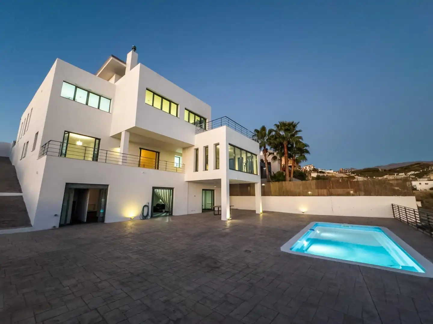 Vista exterior de Casa o xalet en venda en La Zubia amb Aire condicionat, Calefacció i Jardí privat