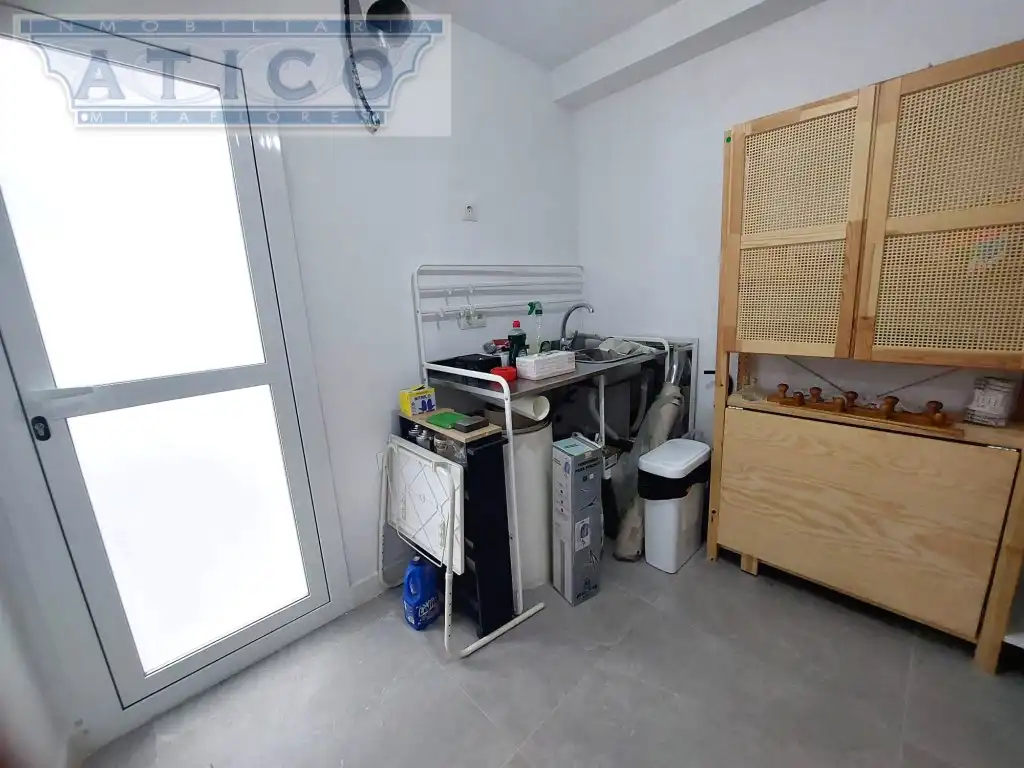 Cocina de Local en venta en Sevilla