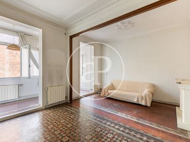 Wohnung mit Balkon zum Verkauf in Carrer de Girona