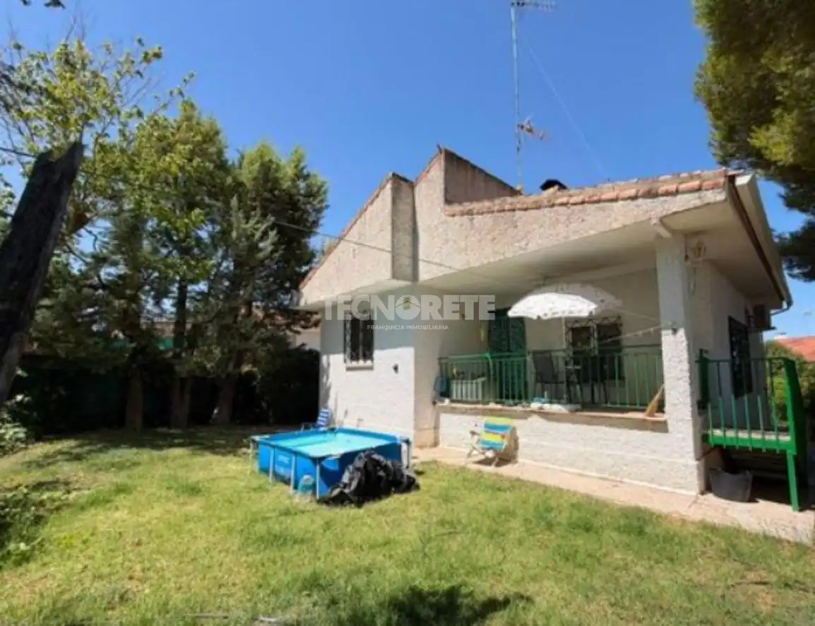 Garden of Houses for sale in Lillo  with Air Conditioner and Heating