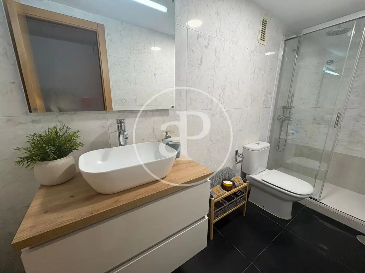 Bathroom of Flat for rent in Benidorm  with Air Conditioner, Heating and Terrace