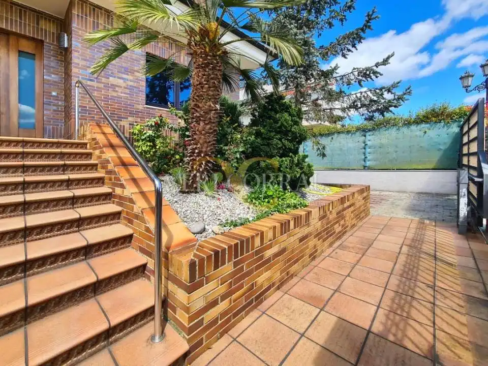 Terraza de Casa o chalet en venta en Oviedo  con Calefacción, Jardín privado y Terraza
