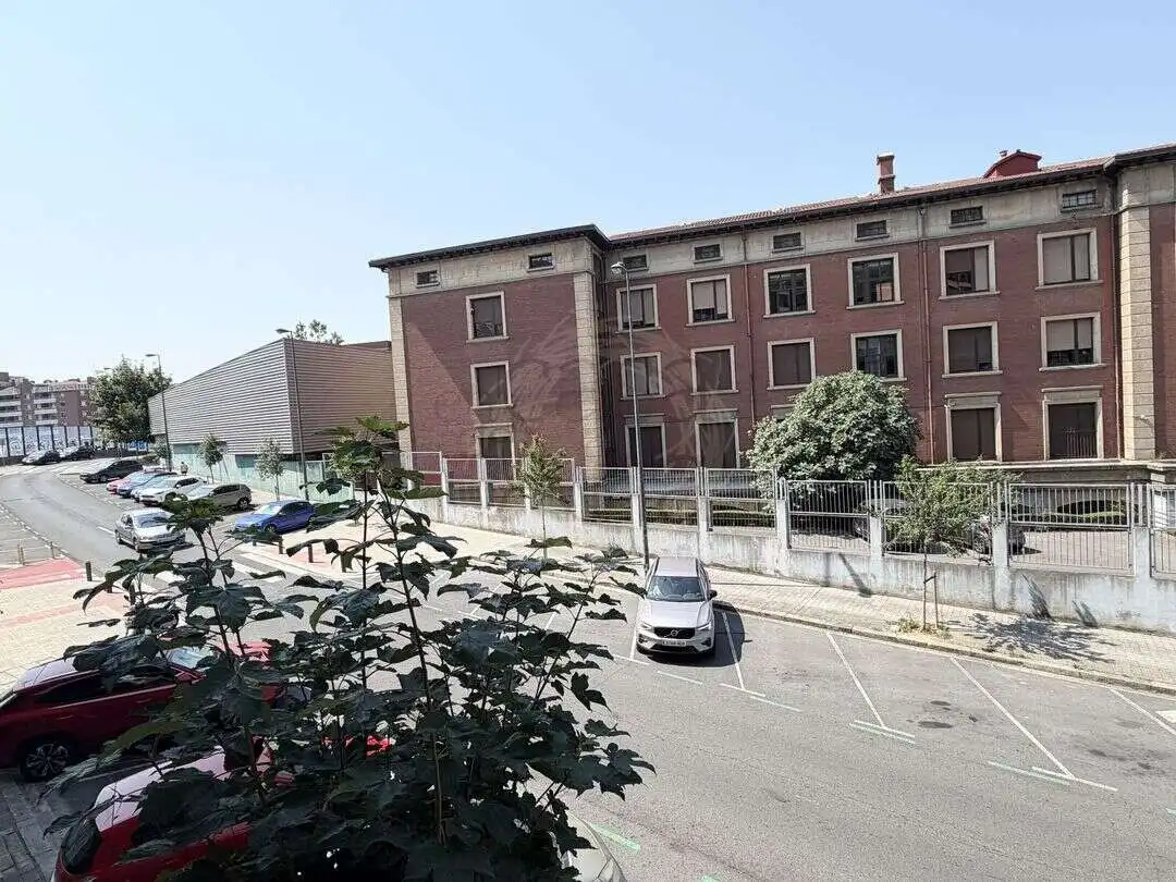 Außenansicht von Wohnung zum Verkauf in Bilbao  mit Heizung und Balkon