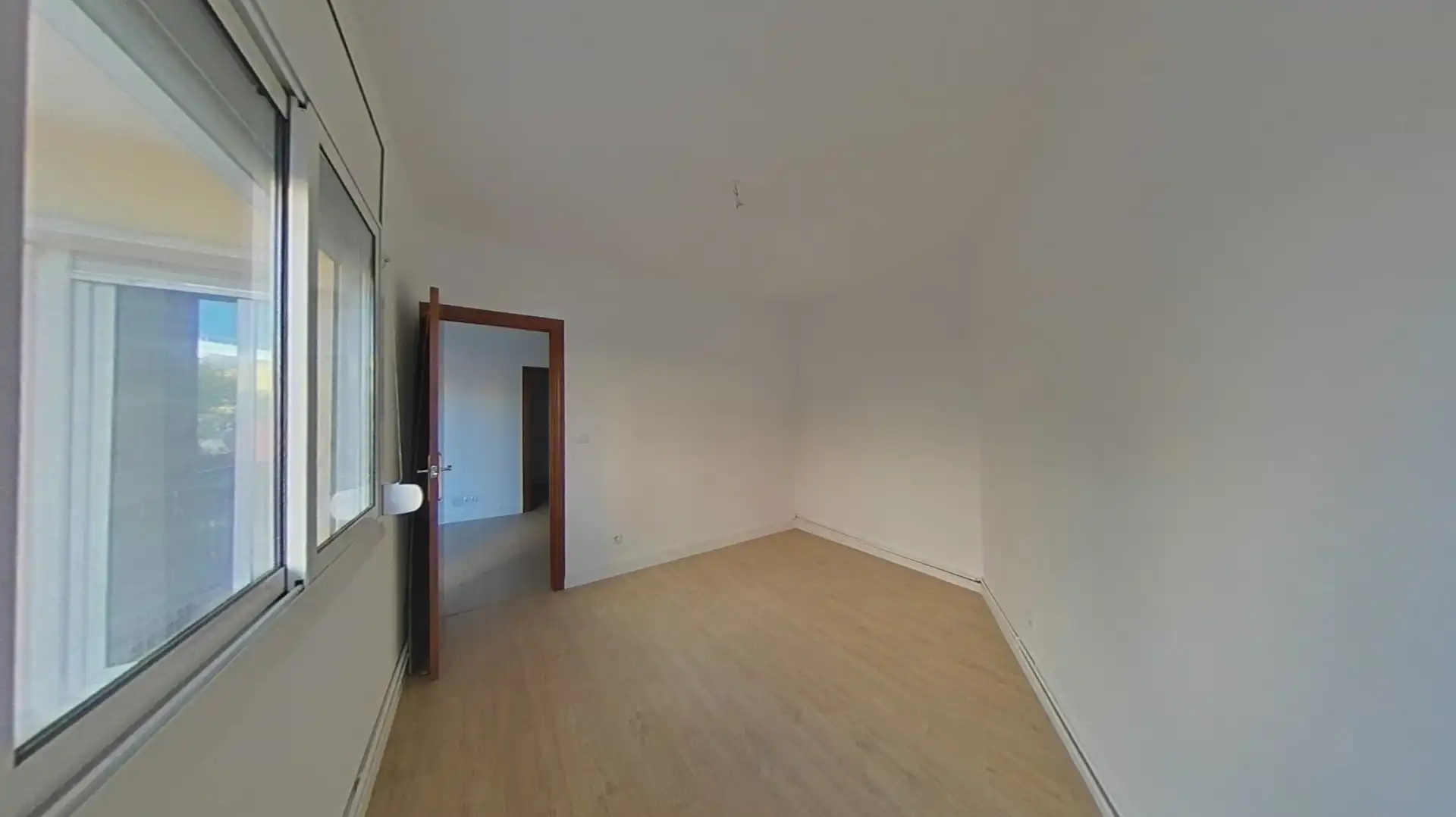 Habitación de Piso en venta en L'Hospitalet de Llobregat con Parquet y Balcón