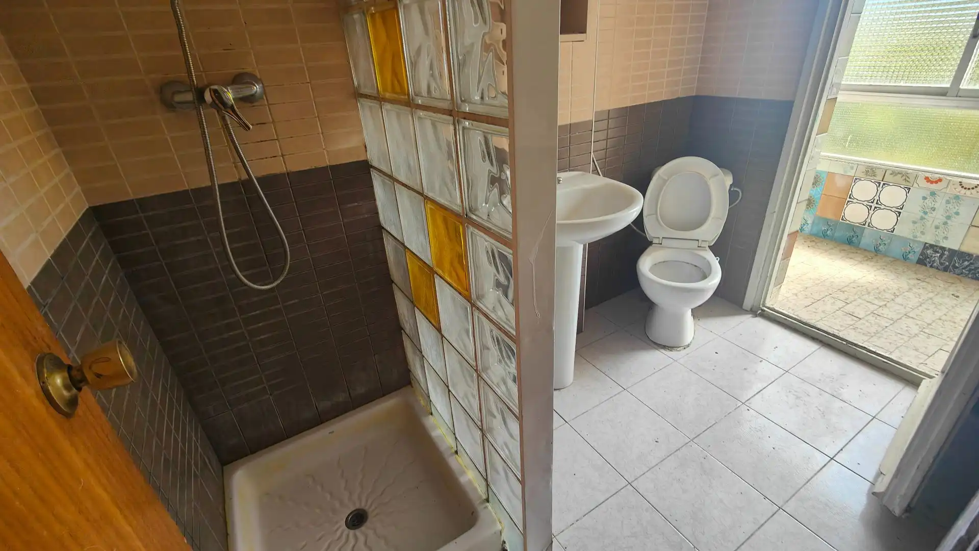 Bathroom of Flat for sale in Vilanova i la Geltrú