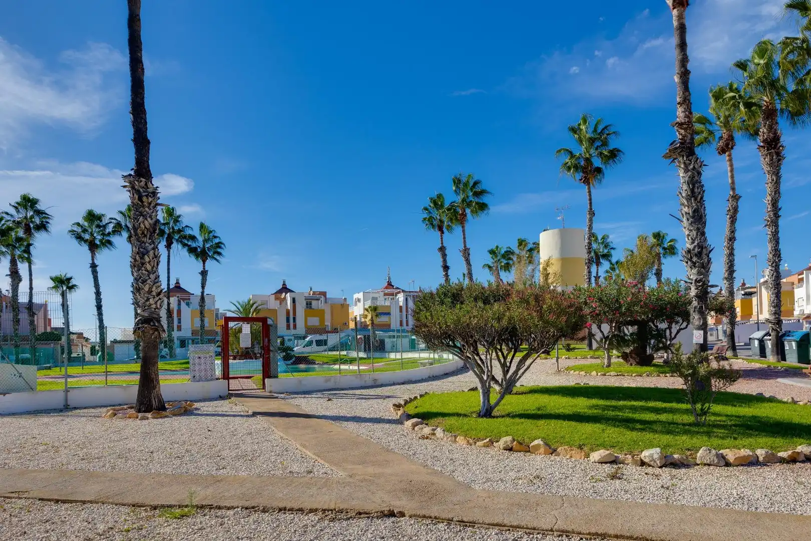 Vista exterior de Casa o chalet en venta en Torrevieja con Jardín privado, Terraza y Trastero