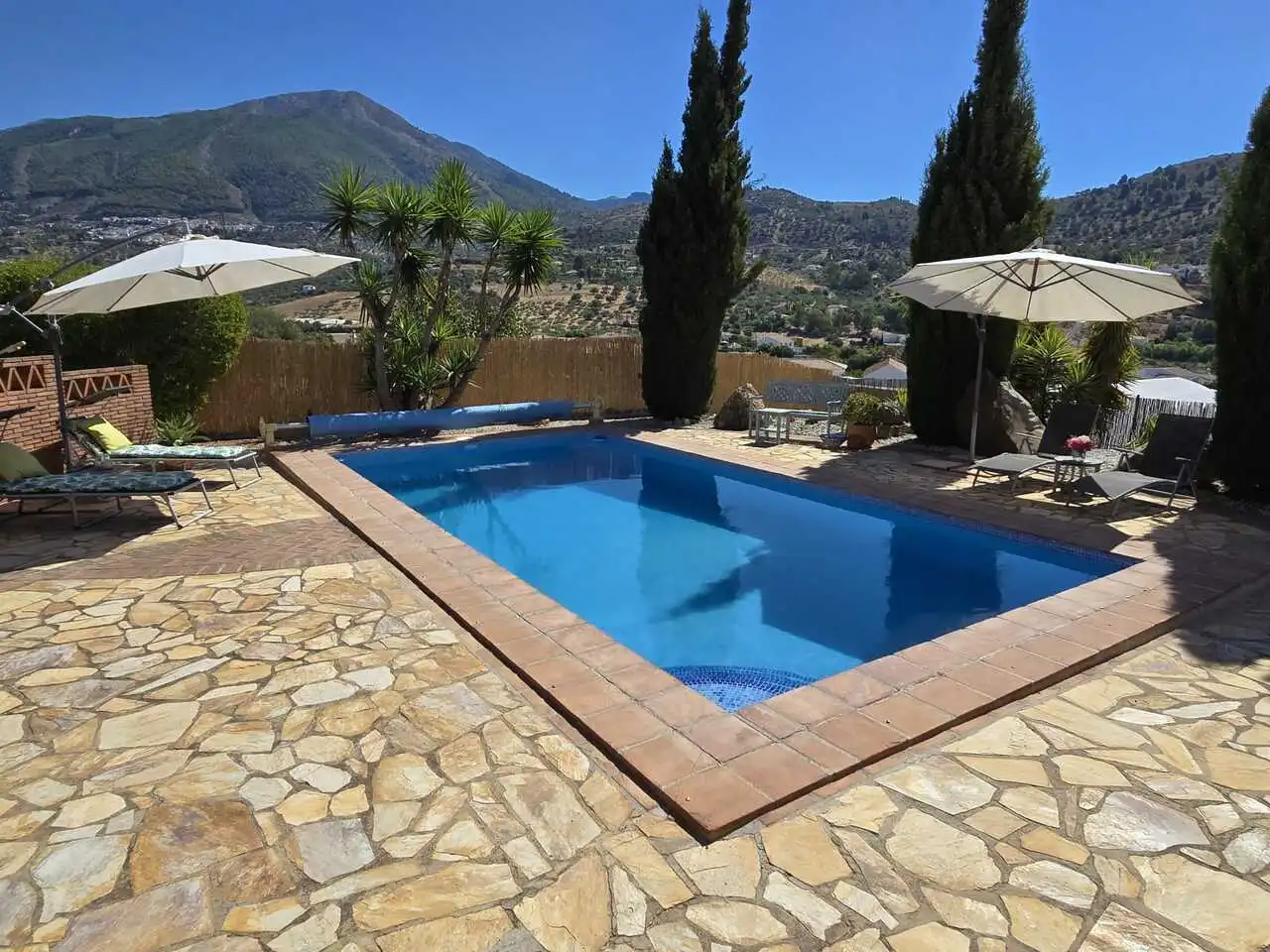 Casa con piscina en venta en Alcaucín, imagen 3
