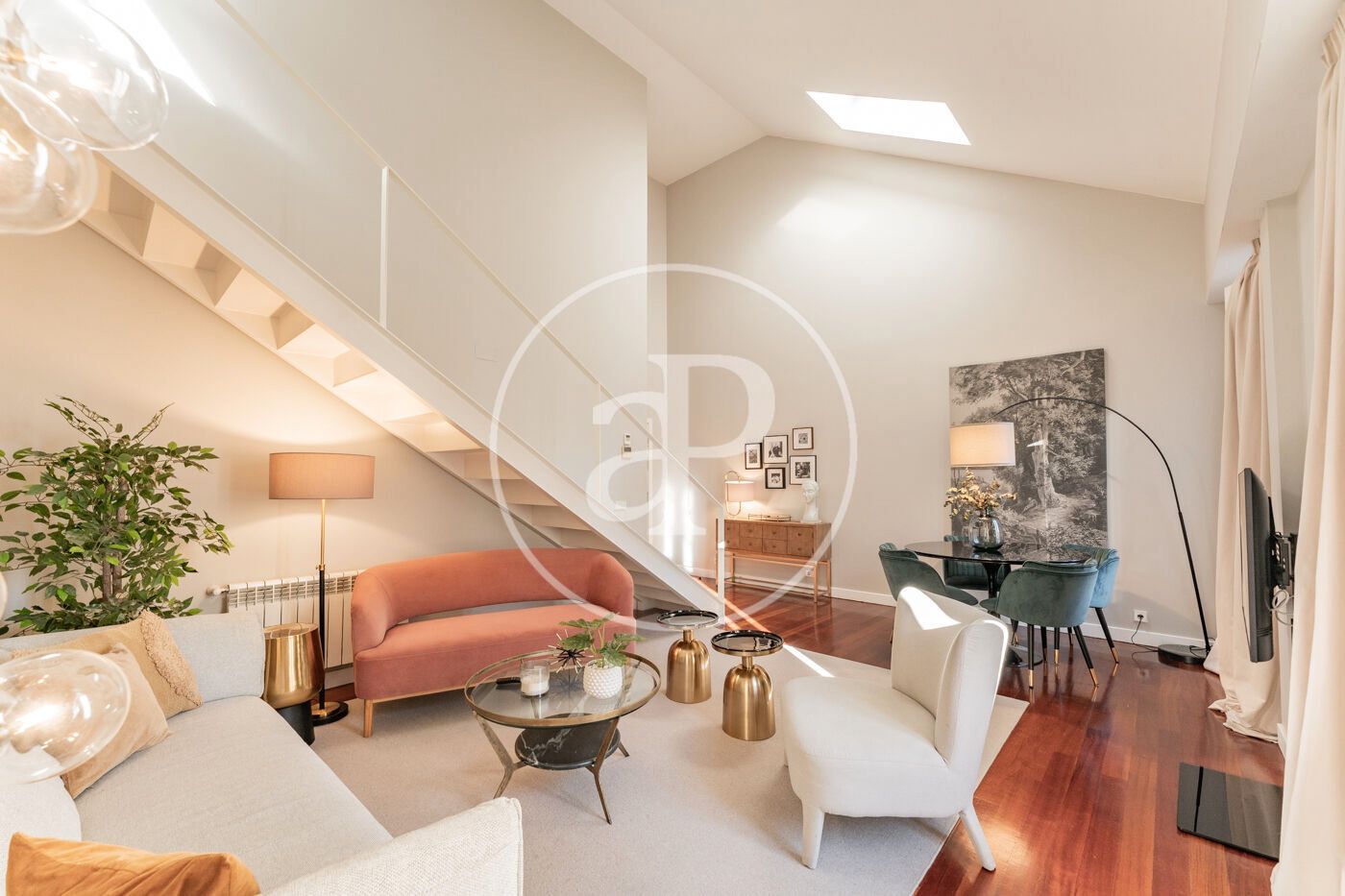 Living room of Flat to rent in  Madrid Capital  with Air Conditioner, Heating and Furnished