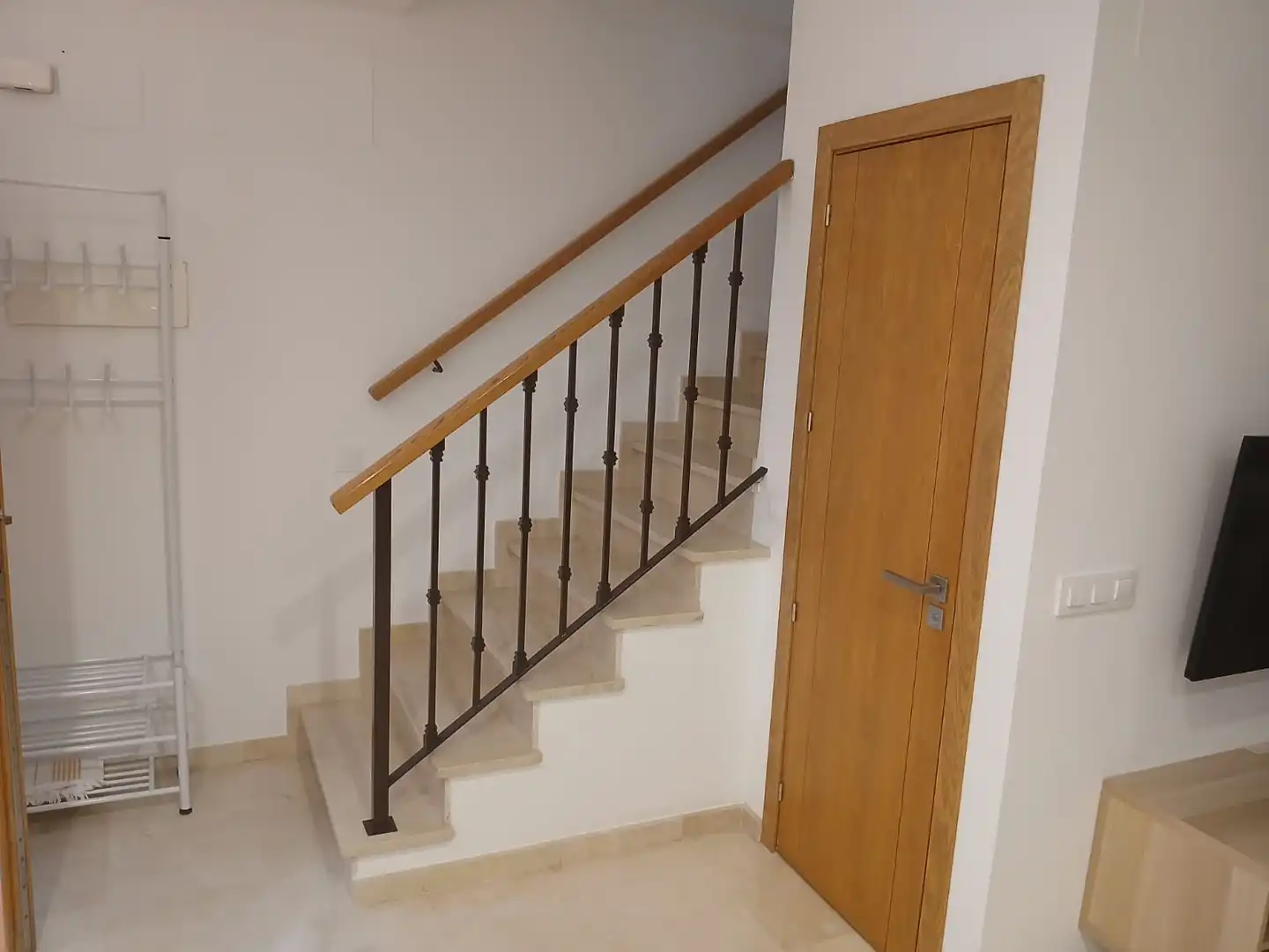 Casa adosada de lloguer en La Línea de la Concepción amb Terrassa, Moblat i TV