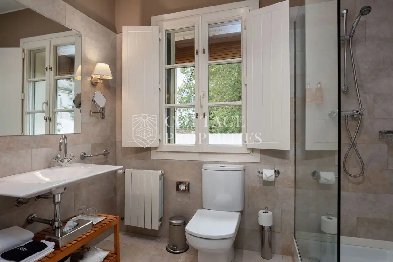 Baño de Finca rústica en venta en Torroella de Fluvià con Aire acondicionado, Jardín privado y Terraza