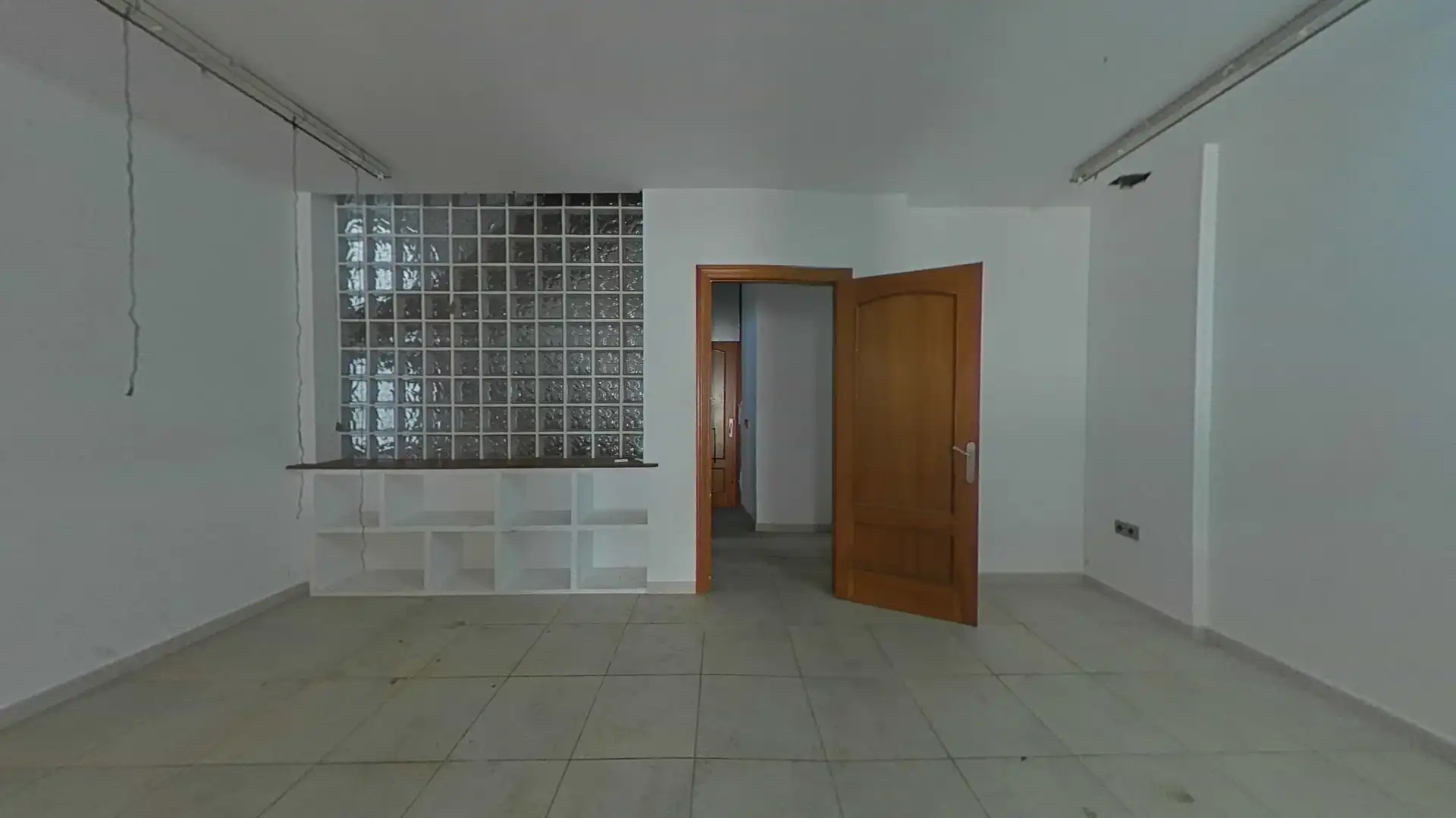 Semi-detached house for sale in calle Emporda, imagen 2