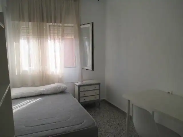 Schlafzimmer von Wohnung zur Miete in Granada mit Klimaanlage, Möbliert und Balkon