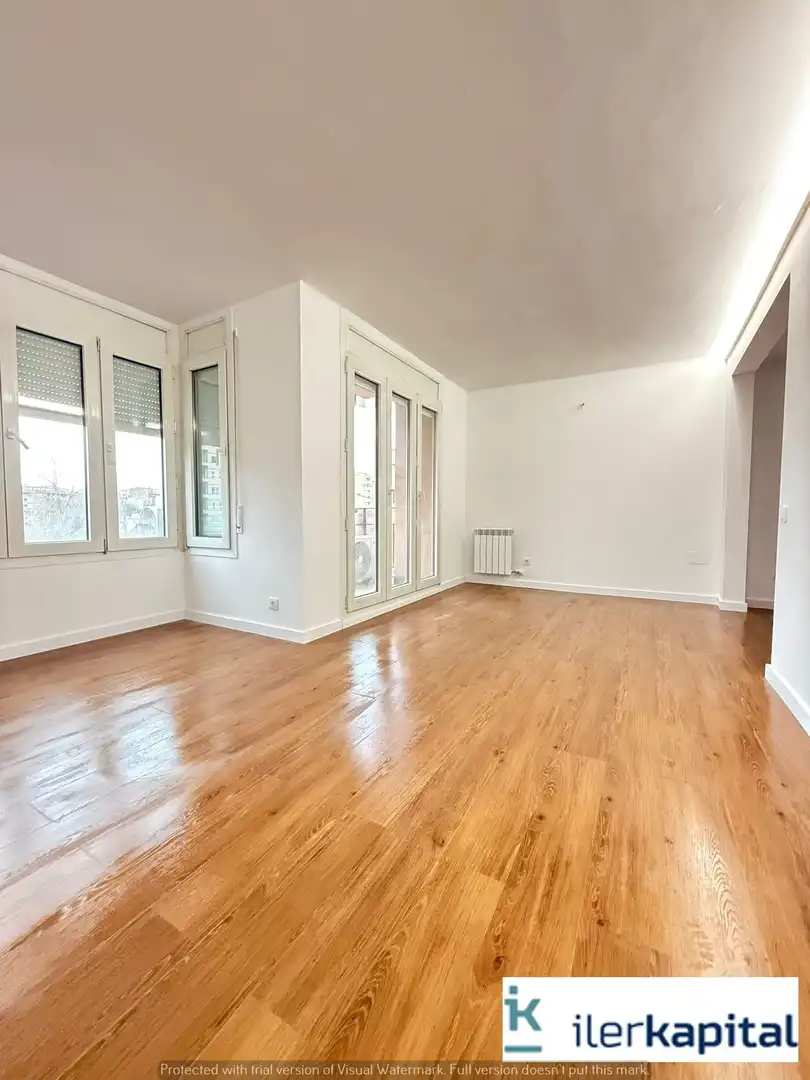 Piso en venta en De les Missions, Instituts - Universitat