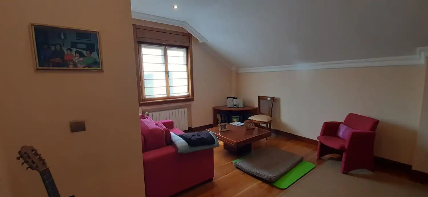 Sala d'estar de Casa o xalet en venda en Argoños  amb Calefacció