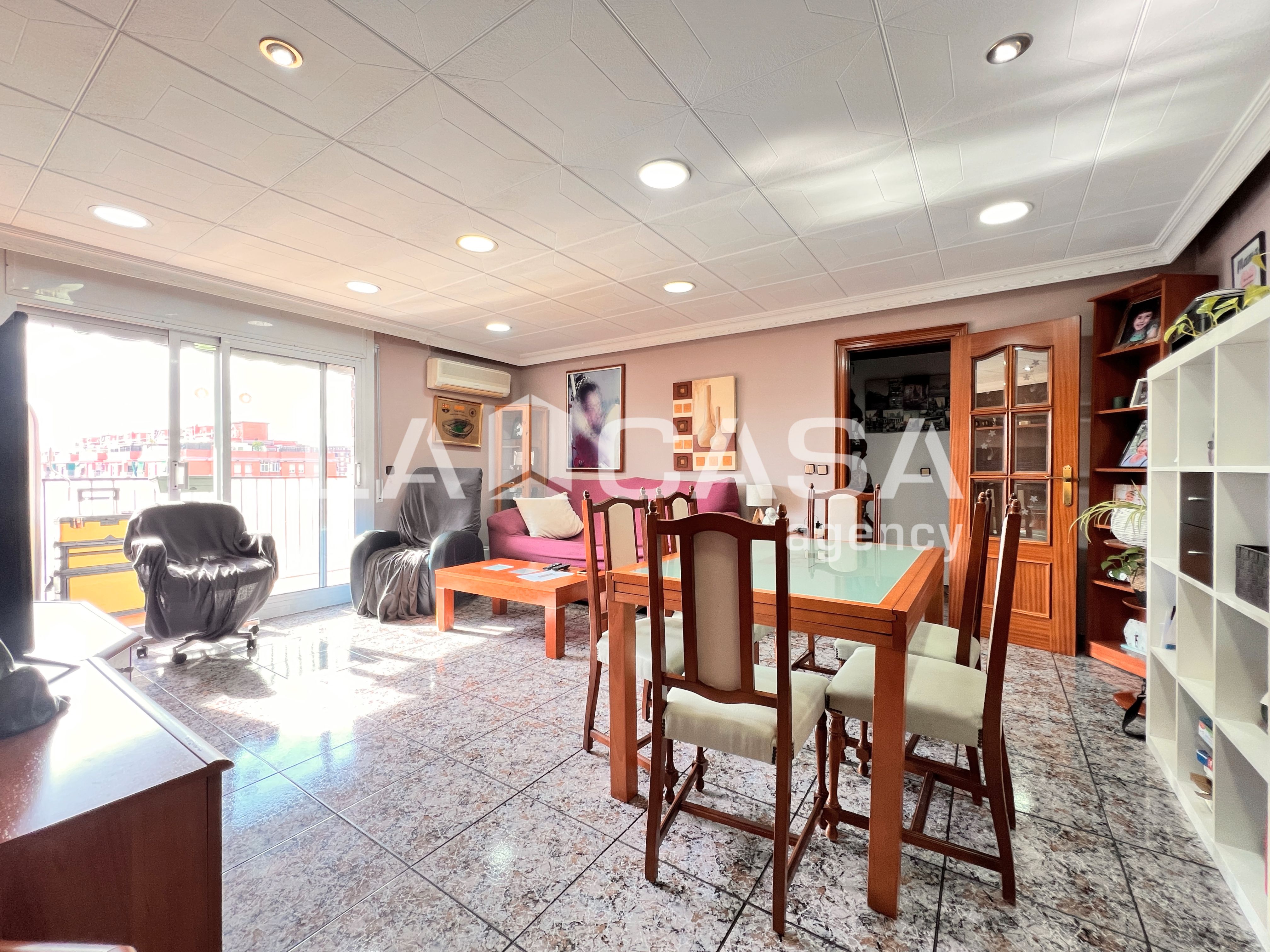 Piso en venta en Badalona con Calefacción y Balcón