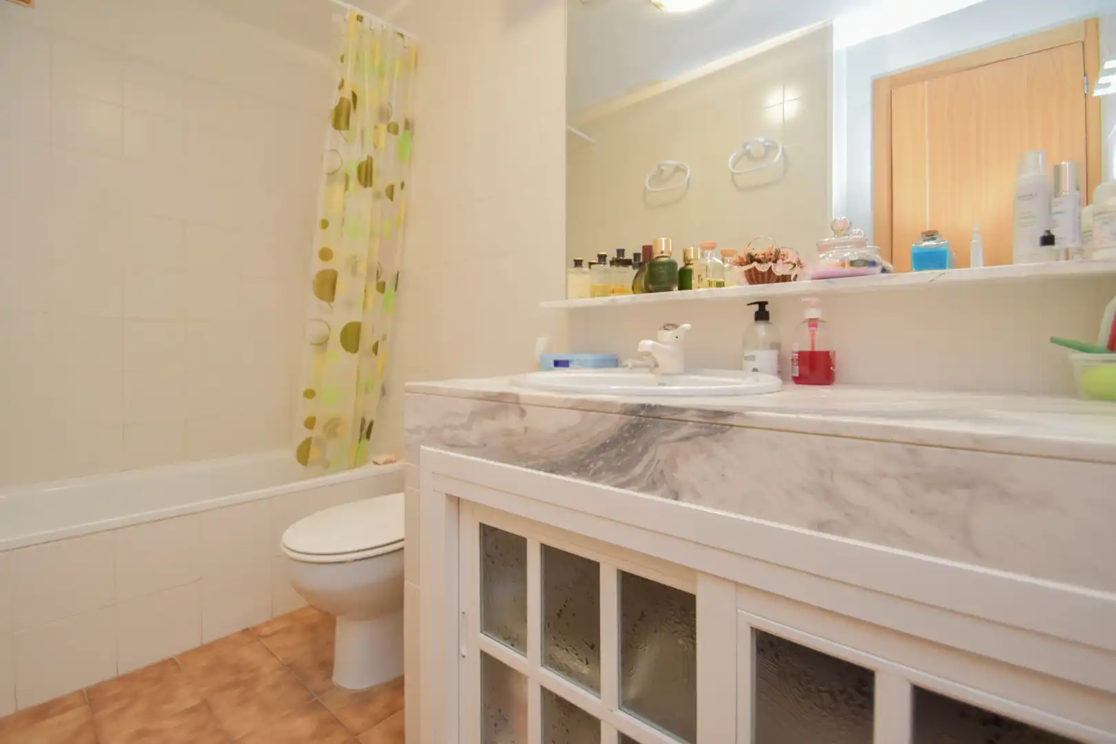 Badezimmer von Wohnungen zum Verkauf in Almuñécar mit Klimaanlage, Terrasse und Möbliert
