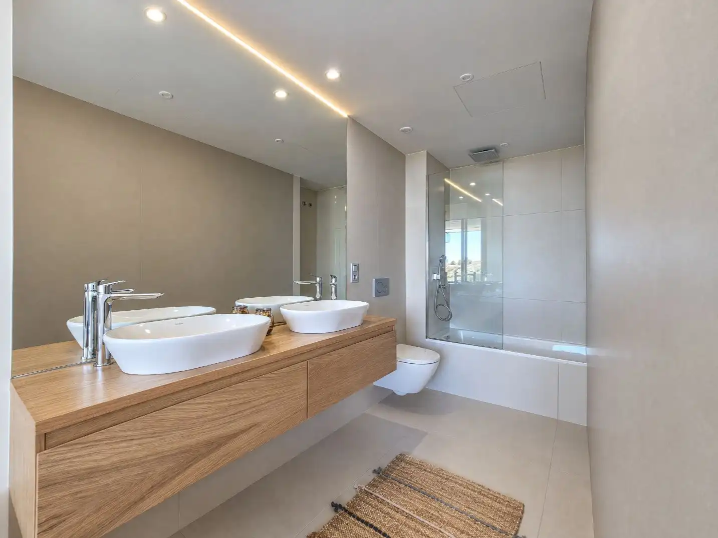 Bathroom of Flat for sale in Fuengirola  with Terrace