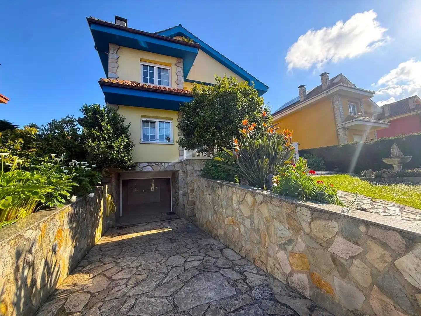 Vista exterior de Casa o chalet en venta en Gijón  con Calefacción, Terraza y Piscina