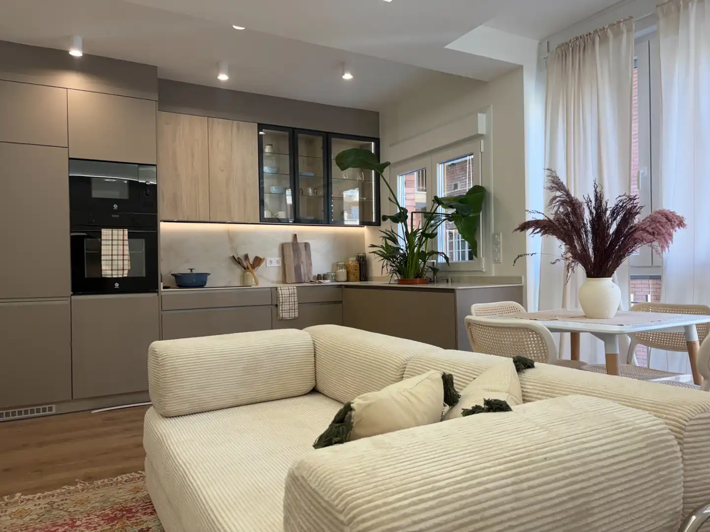 Living room of Flat for sale in Madrid  with Air Conditioner, Heating and Furnished