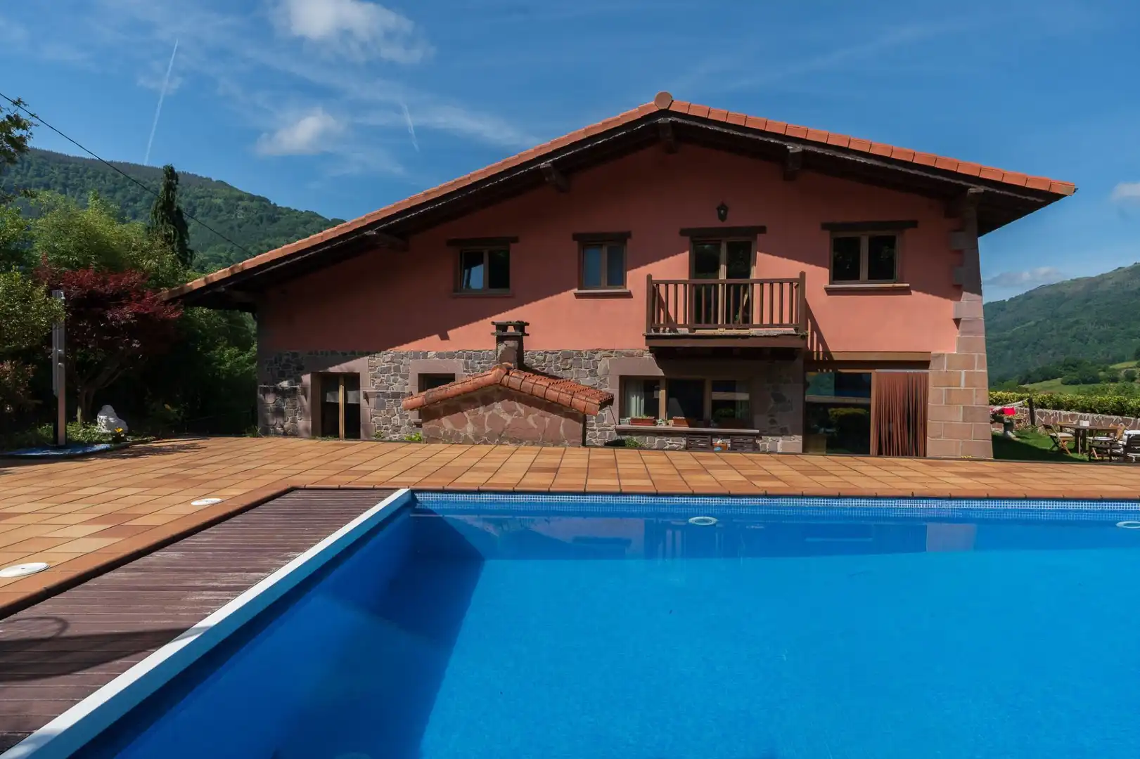 Piscina de Casa o chalet en venta en Elduain con Calefacción, Trastero y Amueblado